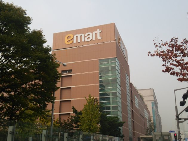 Eマート中洞店の外観